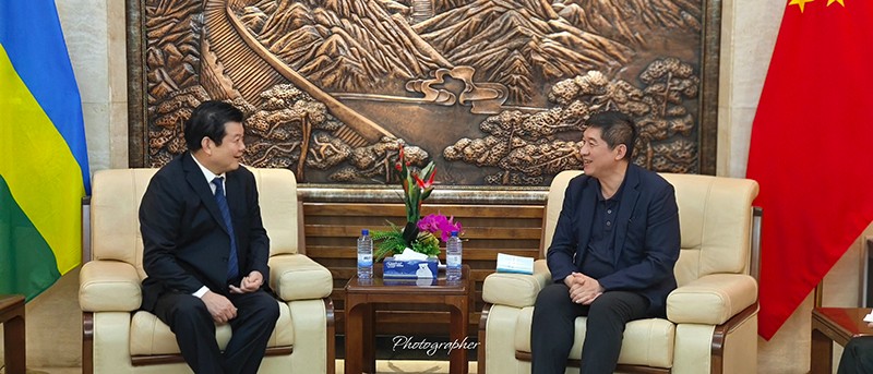 与参赞交流g.jpg
